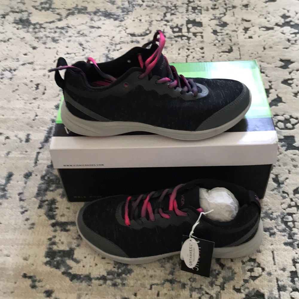 Vionic Sneakers Size 6